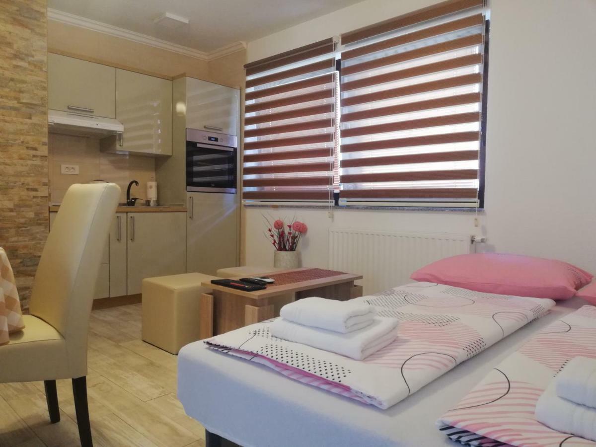 Studio Apartments Una Korenica Εξωτερικό φωτογραφία